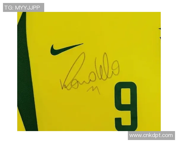 足球明星亲笔签名的珍贵收藏价值与市场潜力分析 足球明星亲笔签名的珍贵收藏价值与市场潜力分析